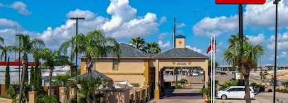 Econo Lodge & Suites