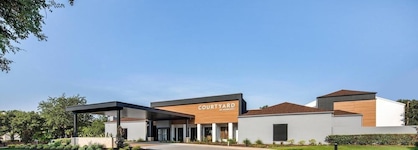 Courtyard By Marriott Addison Midway