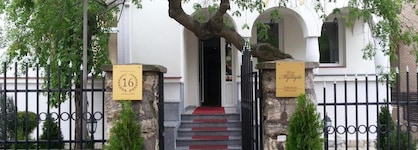 Villa Mystique