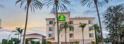 La Quinta Inn & Suites By Wyndham Ne Long Beach Cypress