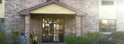 Super 8 By Wyndham Bridgeview Chicago Area