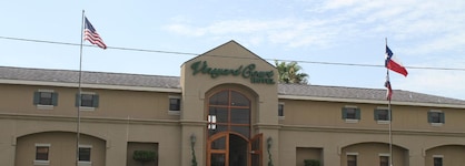 Vineyard Court Designer Suites Hotel