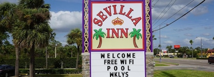 Sevilla Inn - Near Medieval Times