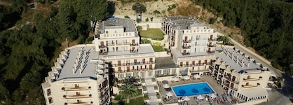 Canvas by Mitsis Belvedere