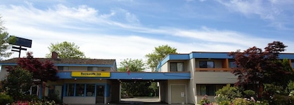 Recreation Inn & Suites