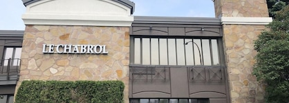 Le Chabrol Hotel & Suites