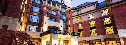 Oak Bay Beach Hotel