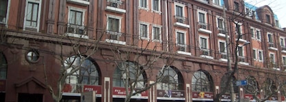 Ladoll Service Apartment