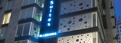100 Luxury Suites Bluedoors