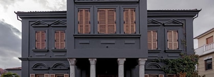 Life Gallery Hotel