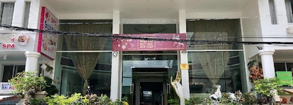 Sunny Hotel