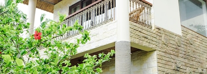 Coral Bay Resort