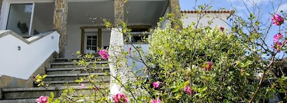 Amar Hostel, Suites & Surf Camp
