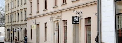 Hotel Santi