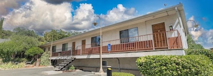 Mariposa Lodge