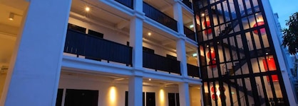 99 The Gallery Hotel