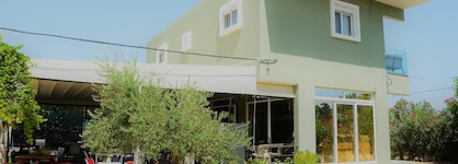 Anelia Boutique Studios & Apartments