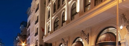 May De Ville Lakeside Hotel