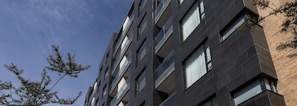 93 Luxury Suites Bluedoors