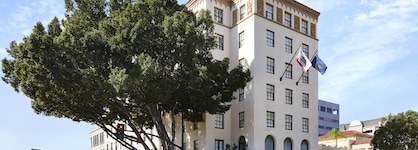 Pasadena Hotel & Pool