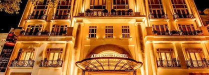 Apricot Hotel