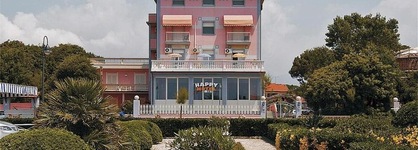 Happy Hotel