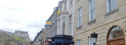 Edinburgh Castle Apartments And Suites