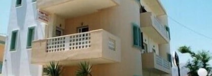 Albatross Studios & Apartments
