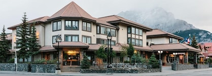 Elk + Avenue Hotel