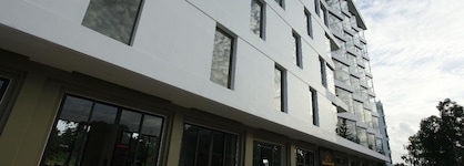 Golden Daisy Hotel
