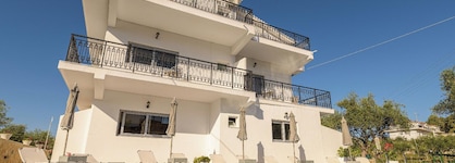 Denise Studios & Apartments