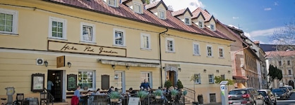 Apartments Hiša Pod Gradom