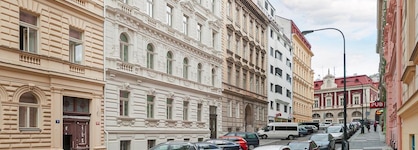 H7 Palace