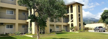 New Kingston Guest Apartment At Donhead
