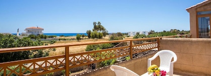 Gennadi Blue Hotel