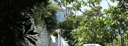 Living Theros Luxury Suites
