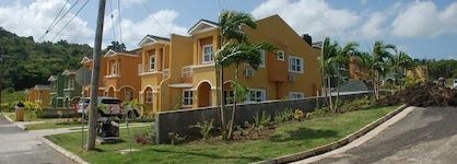 The Discovery Bay Lux Apartment