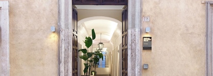 Terrace Pantheon Relais