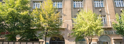 City Nest Modern & Cozy Suites