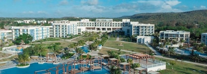 Gran Muthu Almirante Beach