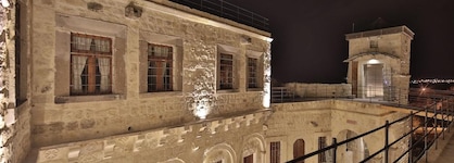 Taru Cave Suites
