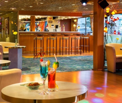 Salon Bar