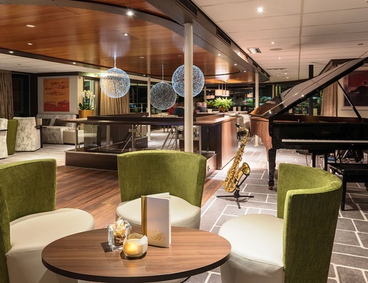 Amadeus diamond bar piano