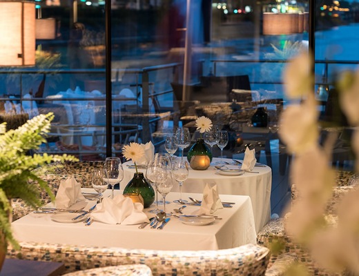 Amadeus diamond Fine Dining in the Panorama Bar