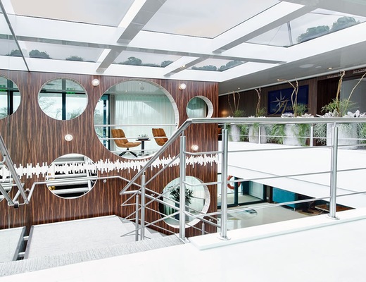 Amadeus Queen Escalera