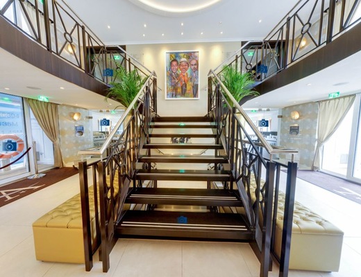 River Voyager escalera