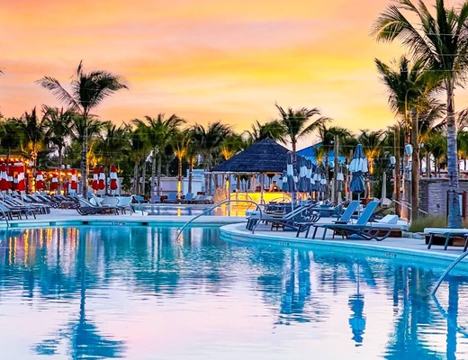 Bimini Beach Club Piscina Puesta de Sol