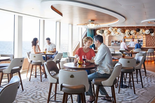 Discovery_Lounge_Bar