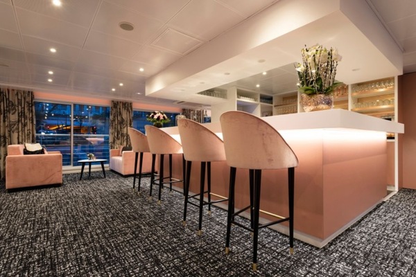 Lounge Bar