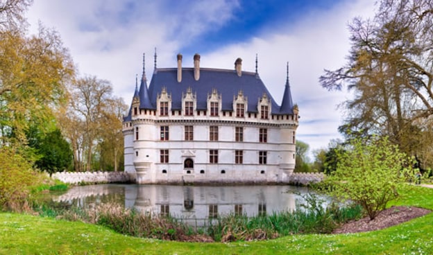Castillo de Azay-le-Rideau: Un castillo romántico con su espejo de agua